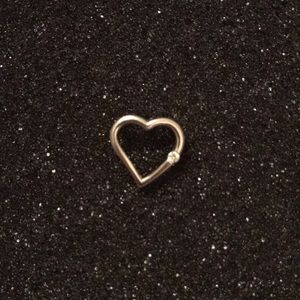 White gold pendant with diamond